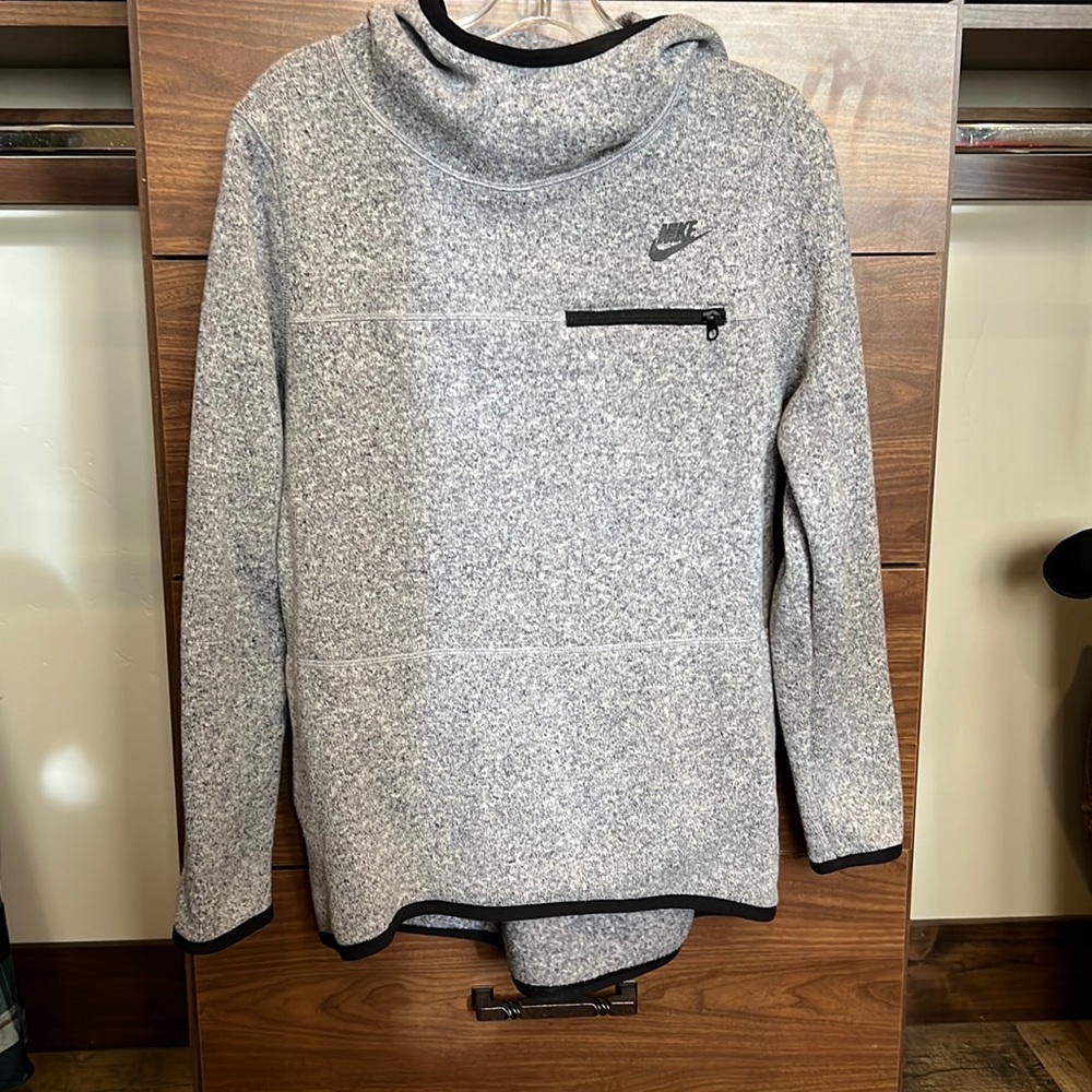 NIKE M crowl neck sweater